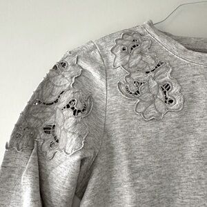 Gray Floral Embroidered Sweatshirt - Casual Chic & Comfy - size small